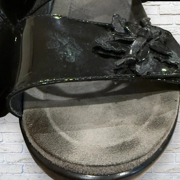 Dansko ‘Donna’ Black Patent Sandal With Flower Size 40 US Sz 9 9.5 10 - Picture 3 of 10